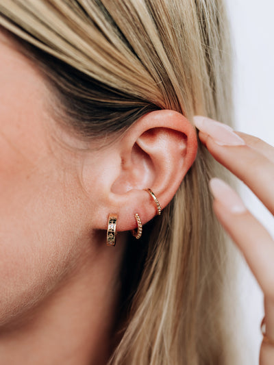 Anzie x Mel Soldera 14k yellow gold ear cuff with a dew drop detailing and white diamond center
