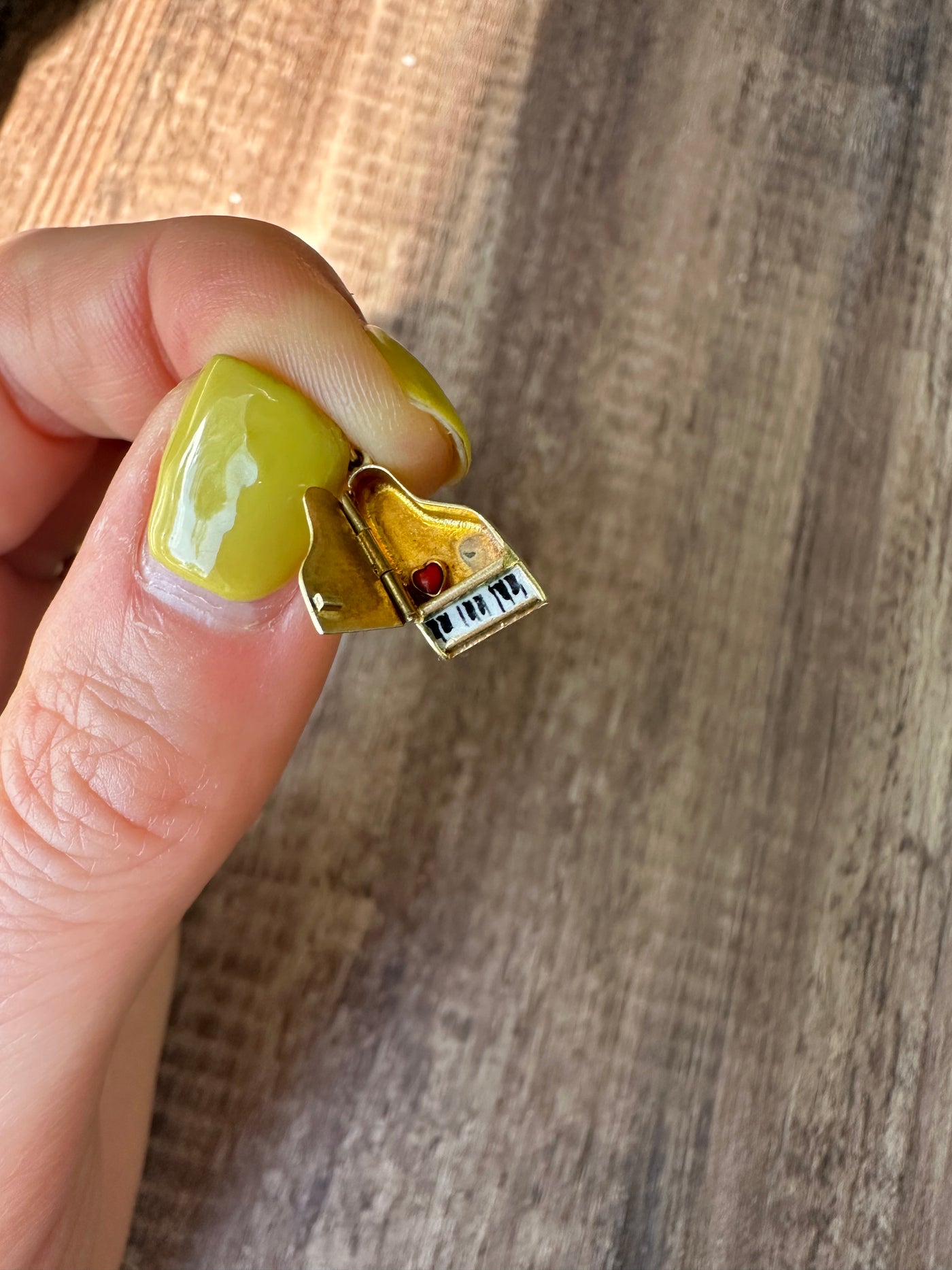 Estate & Vintage 14k yellow gold grand piano charm with black and white enamel keys. Opens up to reveal an enameled red heart