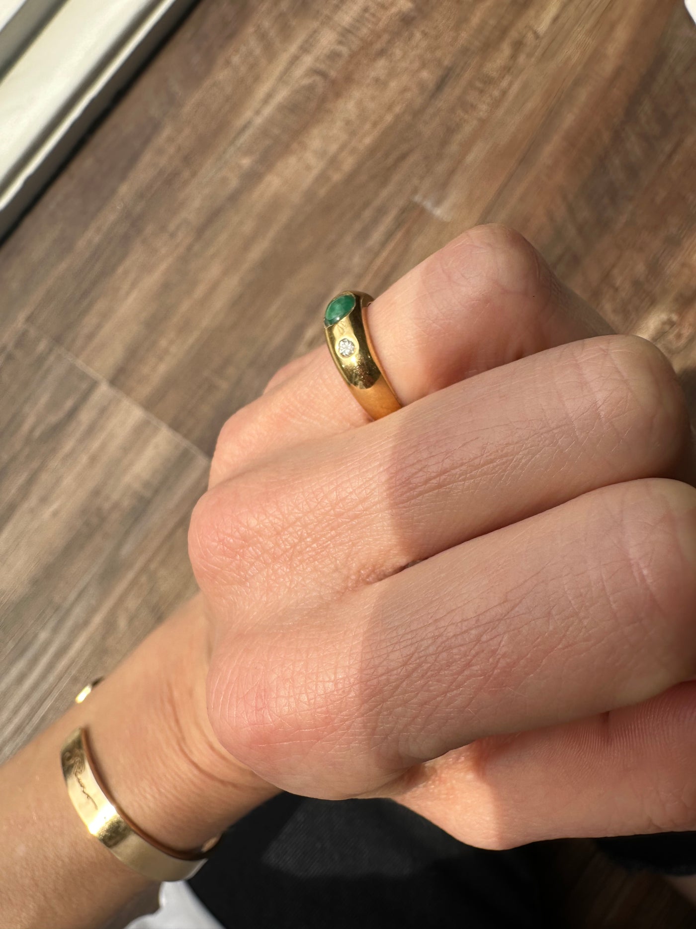 Estate & Vintage 18k 1980's vintage yellow gold band birthstone ring set with two small white diamonds and an oval cabochon emerald