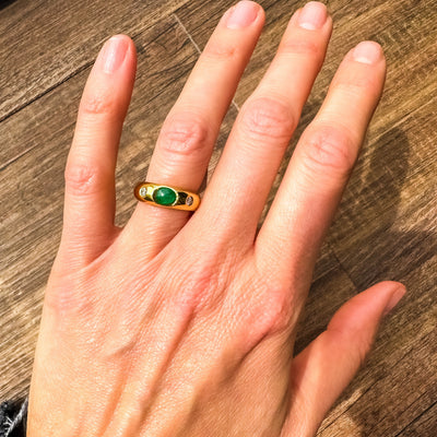 Estate & Vintage 18k 1980's vintage yellow gold band birthstone ring set with two small white diamonds and an oval cabochon emerald