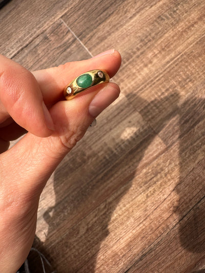 Estate & Vintage 18k 1980's vintage yellow gold band birthstone ring set with two small white diamonds and an oval cabochon emerald