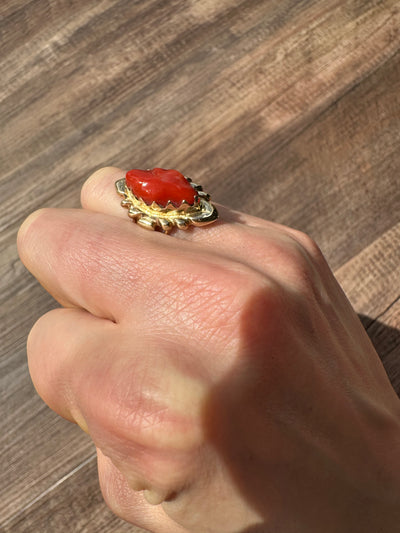 Vintage & Estate 14k yellow gold Zuni Native American tribe coral ring, inlay, size 5.5