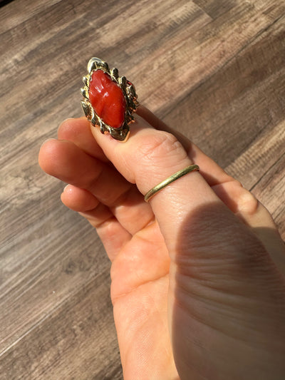 Vintage & Estate 14k yellow gold Zuni Native American tribe coral ring, inlay, size 5.5