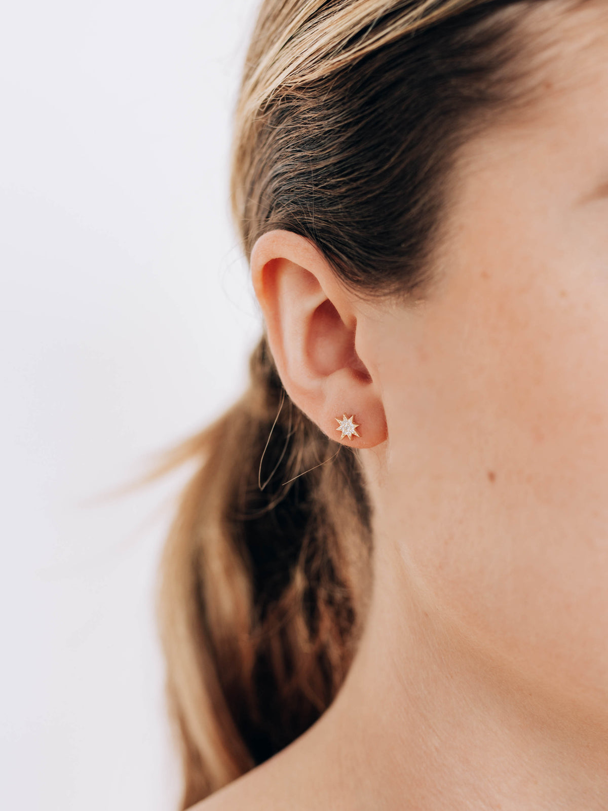 14k yellow gold diamond star stud earrings