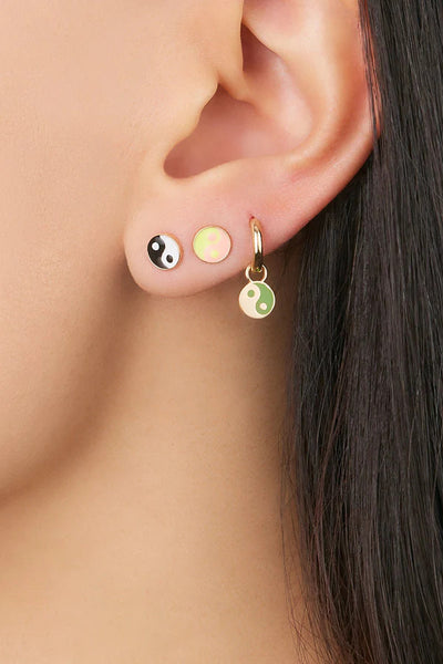 14k yellow gold stud earring enamel yin yang