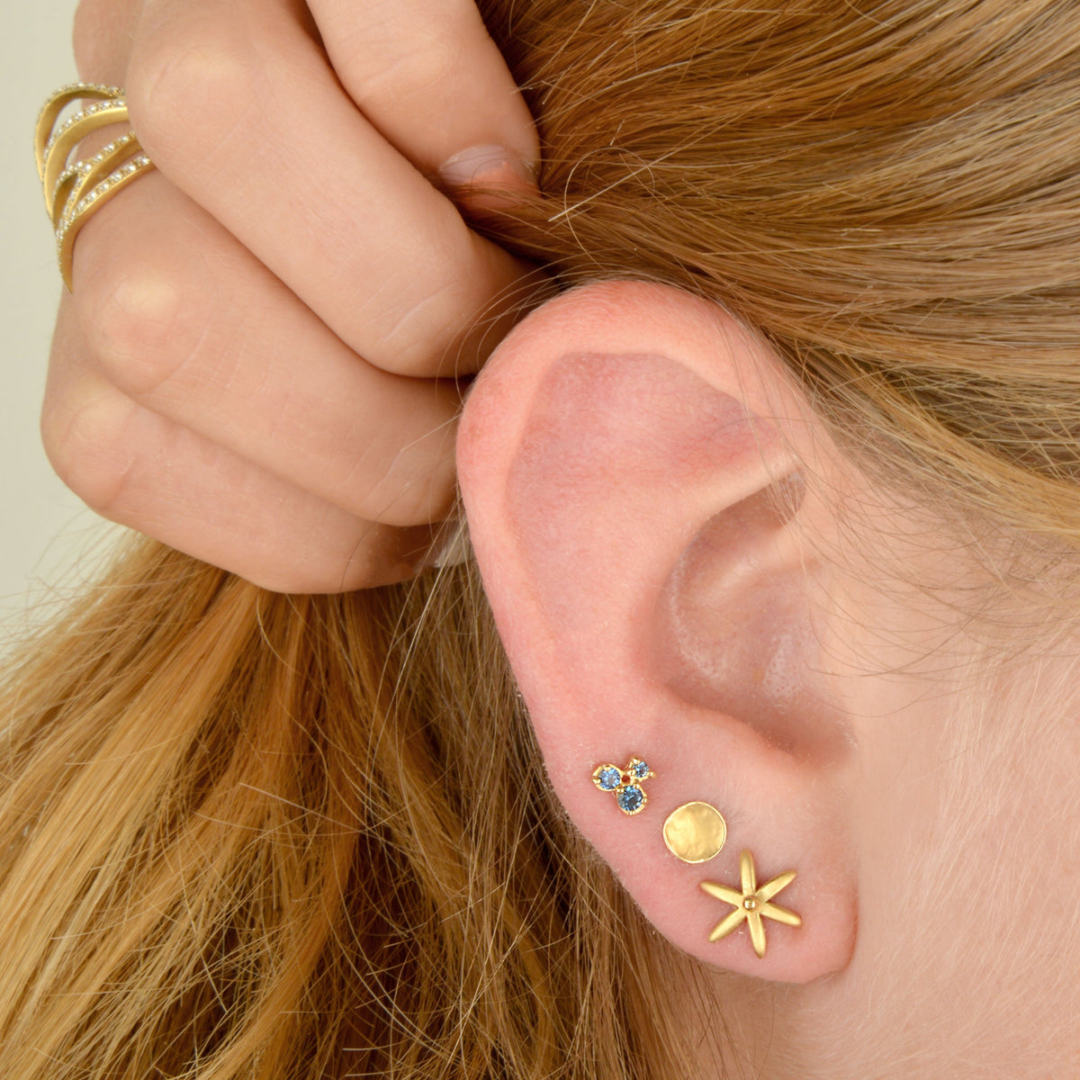 18k yellow gold hammered disc stud earrings